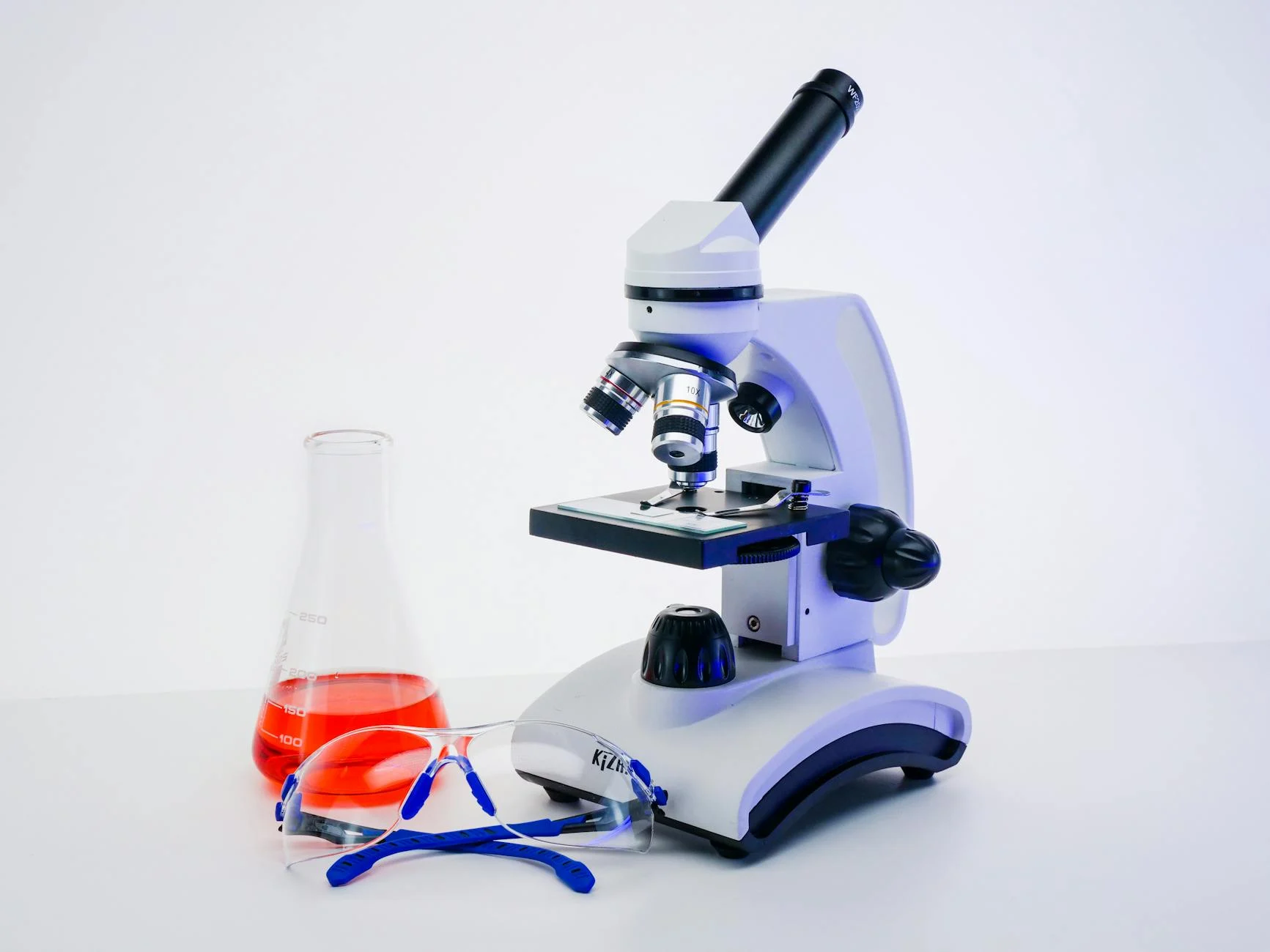 Microscope and laboratory equipment